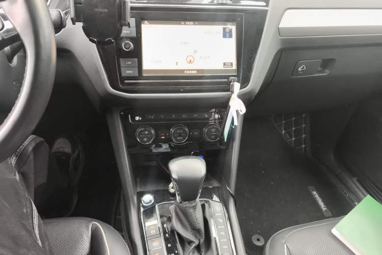 Used Volkswagen Tiguan L New Energy 2019 430 PHEV Hybrid Flagship Model Audio And AC Panel