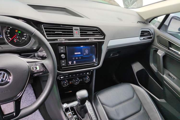 Used Volkswagen Tiguan L New Energy 2019 430 PHEV Hybrid Flagship Model Audio And AC Panel