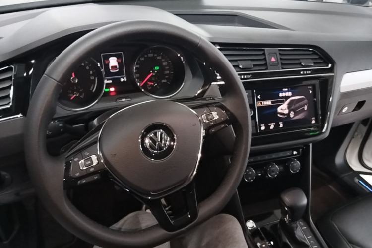 Used Volkswagen Tiguan L New Energy 2019 430 PHEV Hybrid Luxury Edition Center Console