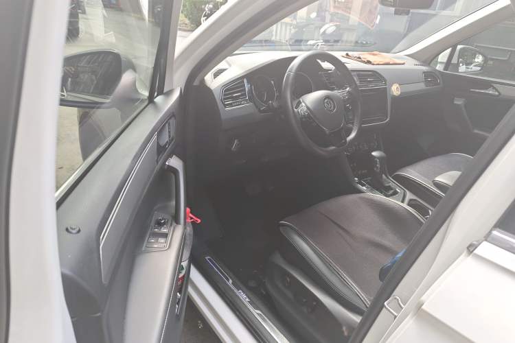 Used Volkswagen Tiguan L New Energy 2019 430 PHEV Hybrid Luxury Edition Driver Seat