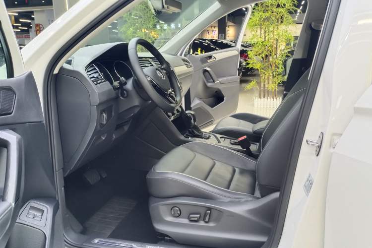 Used Volkswagen Tiguan L New Energy 2019 430 PHEV Hybrid Flagship Model Interior 6