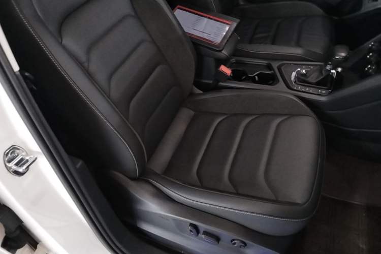 Used Volkswagen Tiguan L New Energy 2019 430 PHEV Hybrid Luxury Edition Right Front Seat