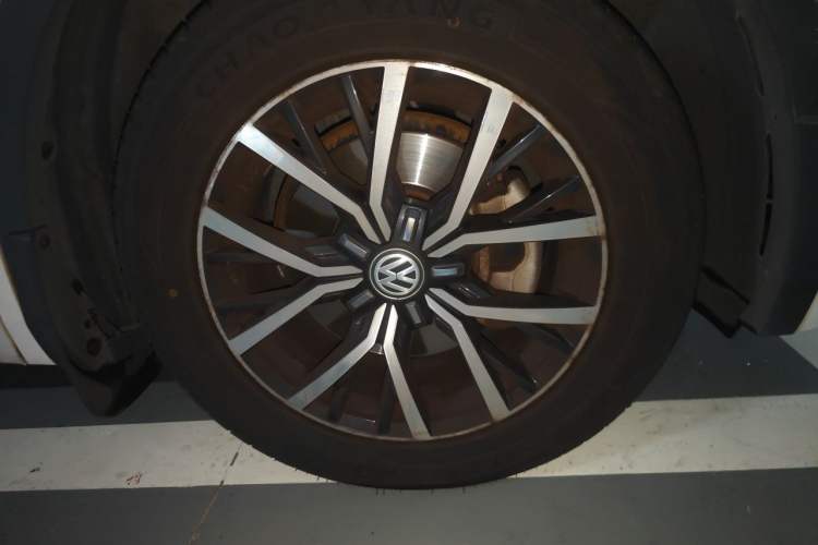 Used Volkswagen Tiguan L New Energy 2019 430 PHEV Hybrid Flagship Model Right Front Wheel Hub
