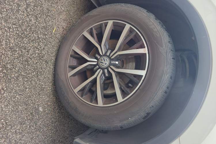 Used Volkswagen Tiguan L New Energy 2019 430 PHEV Hybrid Flagship Model Right Front Wheel Hub