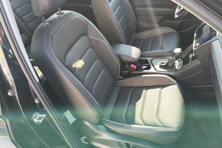Used Volkswagen Tiguan L New Energy 2020 430 PHEV Plug-in Hybrid Flagship Edition Right Front Seat