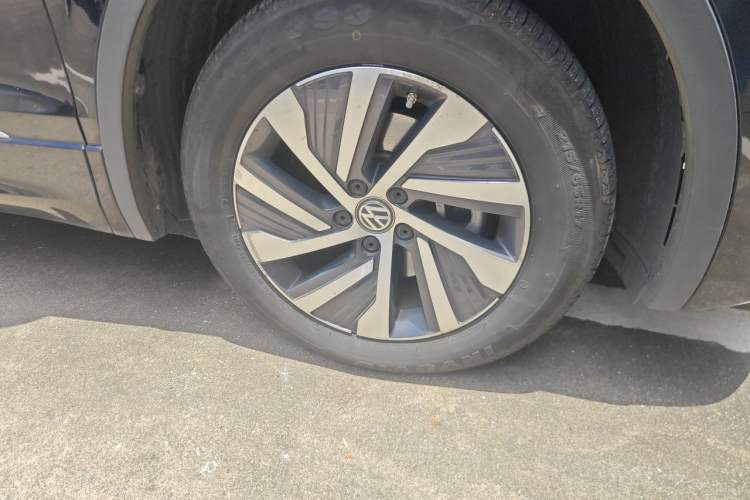 Used Volkswagen Tiguan L New Energy 2020 430 PHEV Plug-in Hybrid Flagship Edition Right Front Wheel Hub