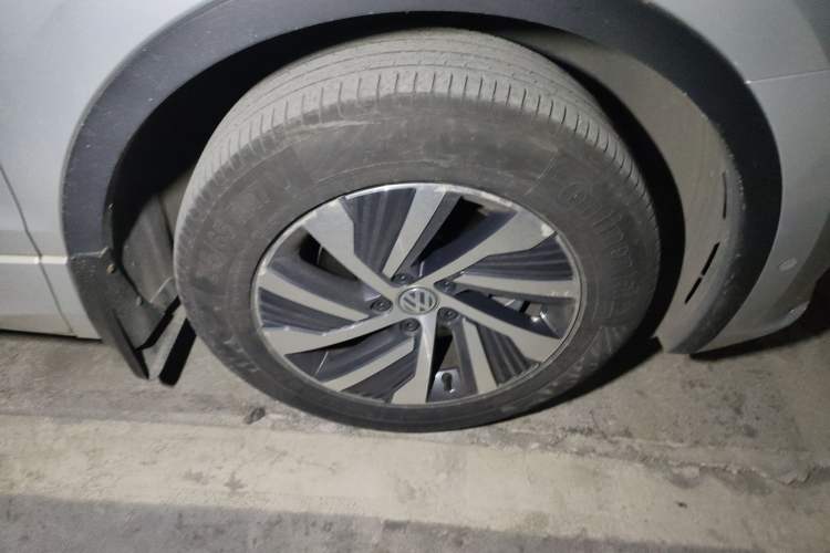 Used Volkswagen Tiguan L New Energy 2020 430 PHEV Plug-in Hybrid Flagship Edition Right Front Wheel Hub