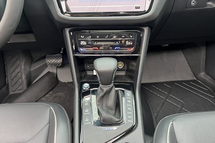 Used Volkswagen Tiguan L New Energy 2020 430 PHEV Plug-in Hybrid Flagship Edition Interior 5