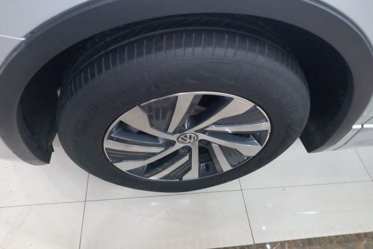 Used Volkswagen Tiguan L New Energy 2020 430 PHEV Plug-in Hybrid Flagship Edition Left Front Wheel Hub