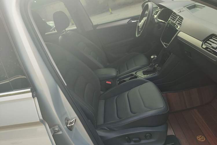 Used Volkswagen Tiguan L New Energy 2020 430 PHEV Plug-in Hybrid Prestige Edition Right Front Seat