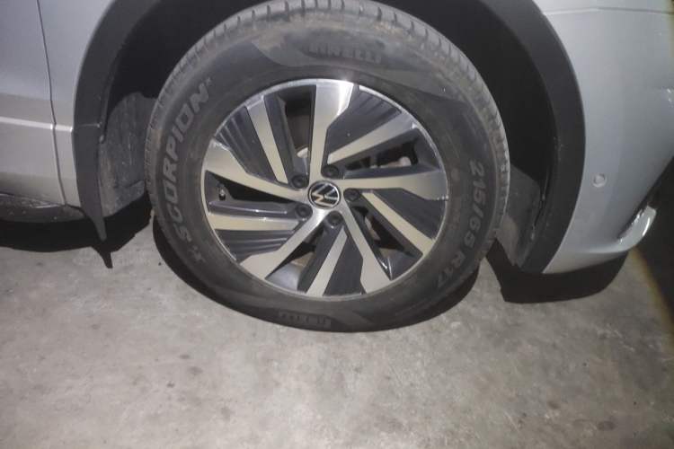 Used Volkswagen Tiguan L New Energy 2020 430 PHEV Plug-in Hybrid Flagship Edition Right Front Wheel Hub