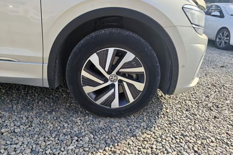 Used Volkswagen Tiguan L New Energy 2020 430 PHEV Plug-in Hybrid Flagship Edition Right Front Wheel Hub