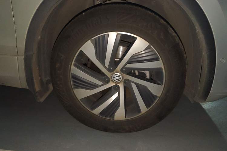 Used Volkswagen Tiguan L New Energy 2020 430 PHEV Plug-in Hybrid Flagship Edition Right Front Wheel Hub