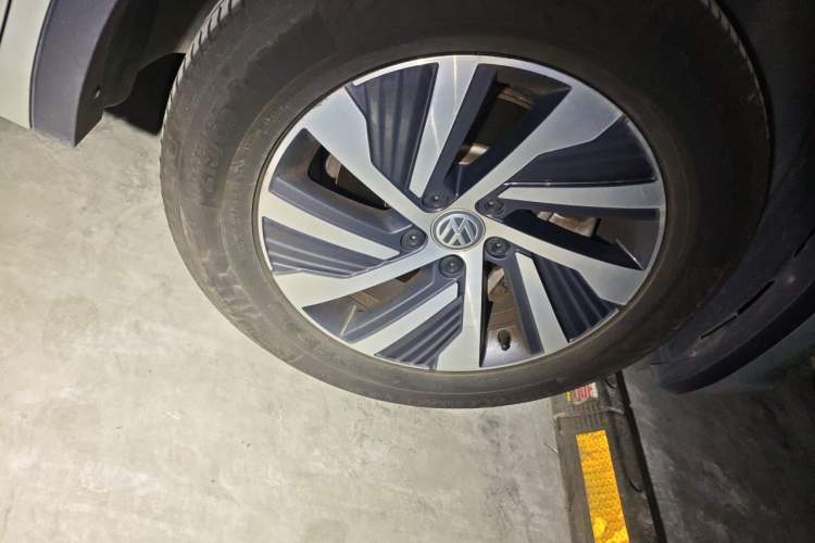 Used Volkswagen Tiguan L New Energy 2020 430 PHEV Plug-in Hybrid Flagship Edition Right Front Wheel Hub