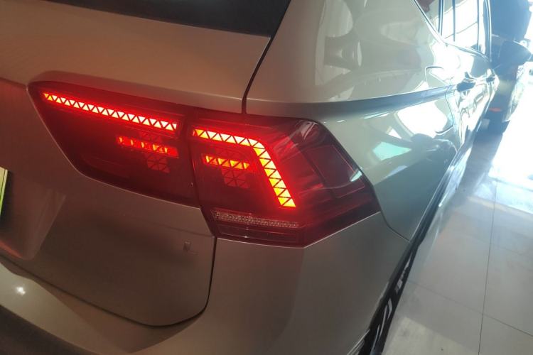 Used Volkswagen Tiguan L New Energy 2020 430 PHEV Plug-in Hybrid Flagship Edition Right Rear Taillight