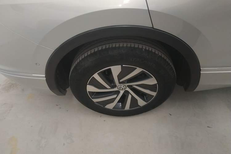 Used Volkswagen Tiguan L New Energy 2020 430 PHEV Plug-in Hybrid Flagship Edition Right Rear Wheel Hub