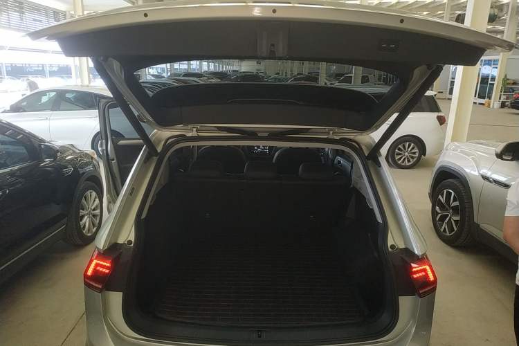 Used Volkswagen Tiguan L New Energy 2020 430 PHEV Plug-in Hybrid Flagship Edition Trunk