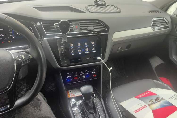 Used Volkswagen Tiguan L New Energy 2020 430 PHEV Plug-in Hybrid Flagship Edition Audio And AC Panel
