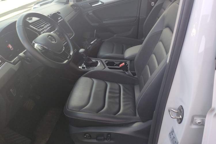 Used Volkswagen Tiguan L New Energy 2020 430 PHEV Plug-in Hybrid Prestige Edition Left Front Seat
