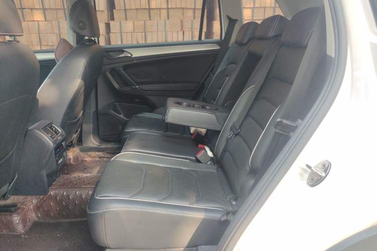 Used Volkswagen Tiguan L New Energy 2020 430 PHEV Plug-in Hybrid Flagship Edition Left Rear Seat