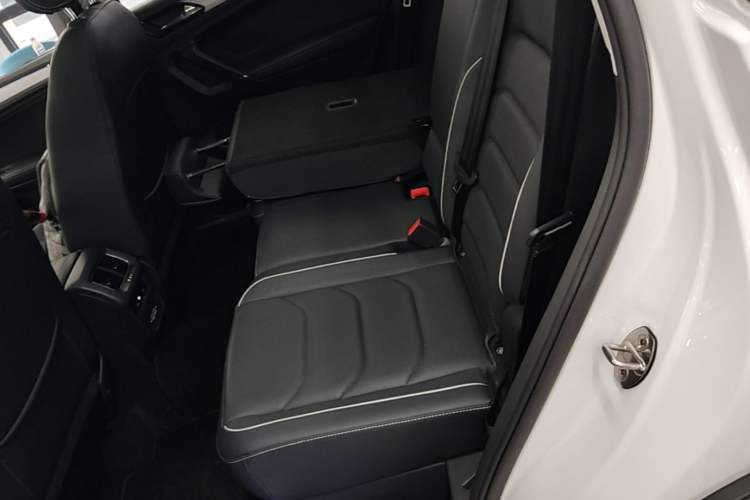 Used Volkswagen Tiguan L New Energy 2020 430 PHEV Plug-in Hybrid Flagship Edition Left Rear Seat