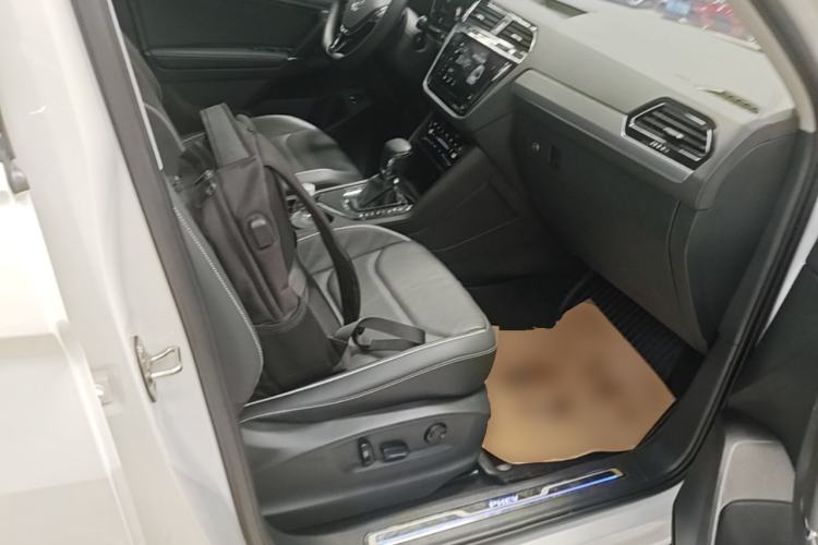 Used Volkswagen Tiguan L New Energy 2020 430 PHEV Plug-in Hybrid Flagship Edition Right Front Seat