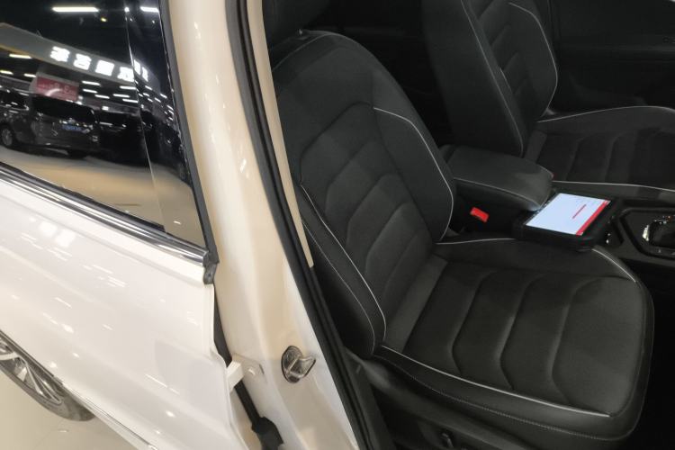 Used Volkswagen Tiguan L New Energy 2020 430 PHEV Plug-in Hybrid Flagship Edition Right Front Seat