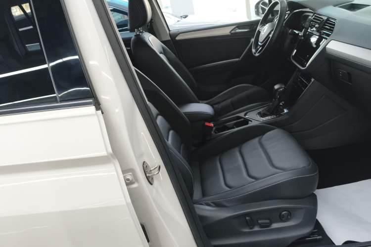 Used Volkswagen Tiguan L New Energy 2020 430 PHEV Plug-in Hybrid Prestige Edition Right Front Seat