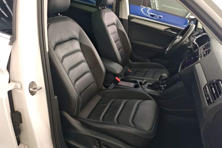 Used Volkswagen Tiguan L New Energy 2020 430 PHEV Plug-in Hybrid Prestige Edition Right Front Seat
