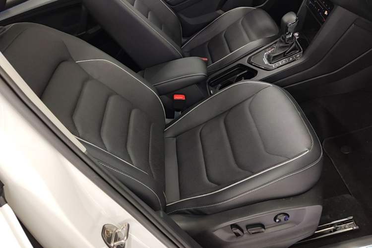 Used Volkswagen Tiguan L New Energy 2020 430 PHEV Plug-in Hybrid Flagship Edition Right Front Seat