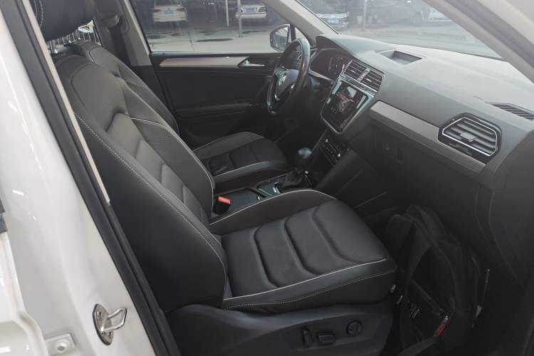 Used Volkswagen Tiguan L New Energy 2020 430 PHEV Plug-in Hybrid Flagship Edition Right Front Seat