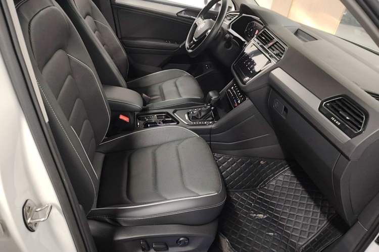 Used Volkswagen Tiguan L New Energy 2020 430 PHEV Plug-in Hybrid Flagship Edition Right Front Seat