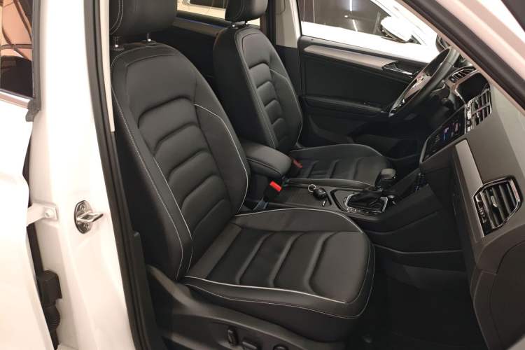 Used Volkswagen Tiguan L New Energy 2020 430 PHEV Plug-in Hybrid Flagship Edition Right Front Seat