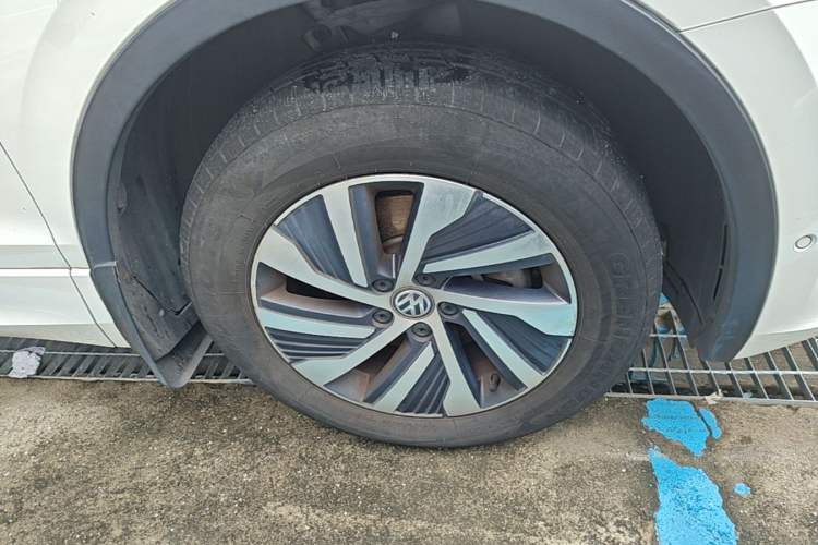 Used Volkswagen Tiguan L New Energy 2020 430 PHEV Plug-in Hybrid Flagship Edition Right Front Wheel Hub