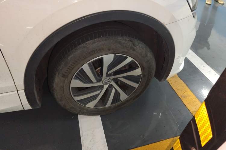 Used Volkswagen Tiguan L New Energy 2020 430 PHEV Plug-in Hybrid Flagship Edition Right Front Wheel Hub