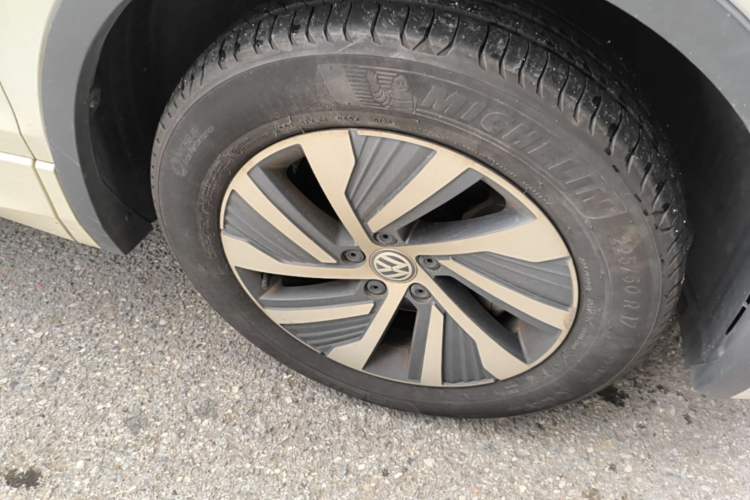 Used Volkswagen Tiguan L New Energy 2020 430 PHEV Plug-in Hybrid Flagship Edition Right Front Wheel Hub