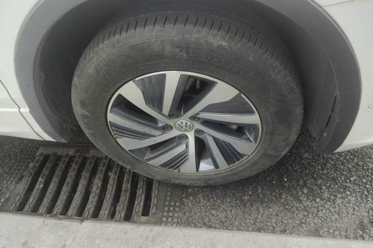 Used Volkswagen Tiguan L New Energy 2020 430 PHEV Plug-in Hybrid Flagship Edition Right Front Wheel Hub