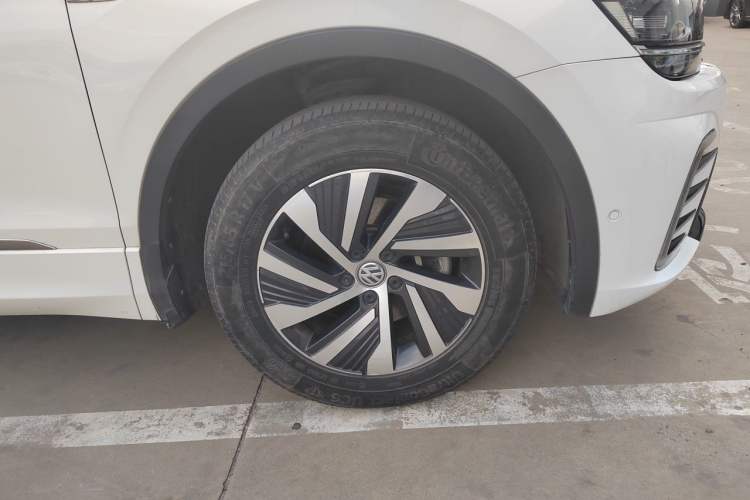 Used Volkswagen Tiguan L New Energy 2020 430 PHEV Plug-in Hybrid Flagship Edition Right Front Wheel Hub