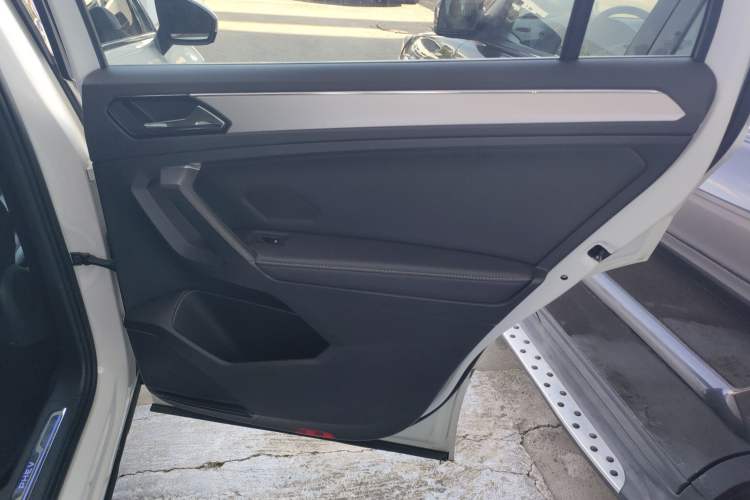 Used Volkswagen Tiguan L New Energy 2020 430 PHEV Plug-in Hybrid Prestige Edition Right Rear Door Interior