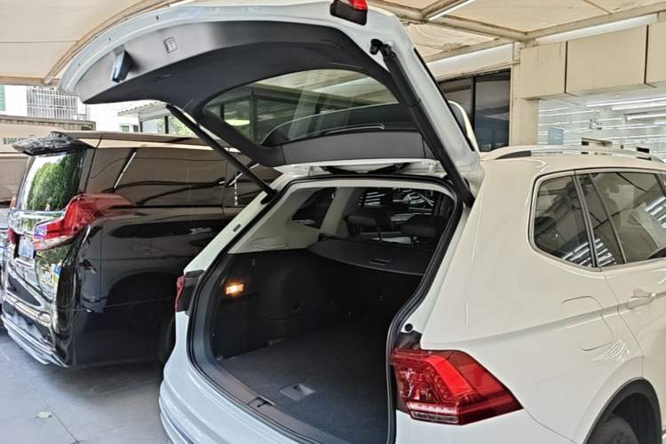 Used Volkswagen Tiguan L New Energy 2020 430 PHEV Plug-in Hybrid Flagship Edition Trunk