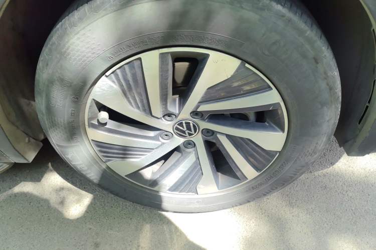 Used Volkswagen Tiguan L New Energy 2021 430 PHEV Plug-in Hybrid Flagship Edition Right Front Wheel Hub