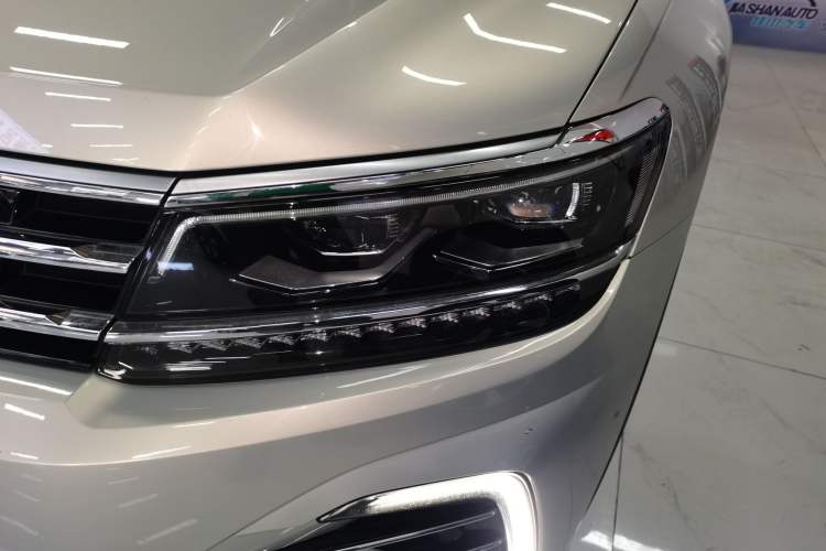 Used Volkswagen Tiguan L New Energy 2021 430 PHEV Plug-in Hybrid Flagship Edition Left Front Headlight