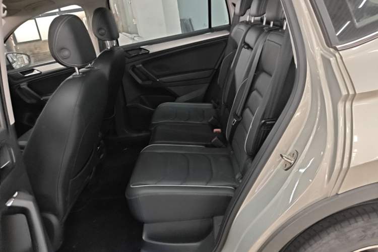 Used Volkswagen Tiguan L New Energy 2021 430 PHEV Plug-in Hybrid Flagship Edition Left Rear Seat