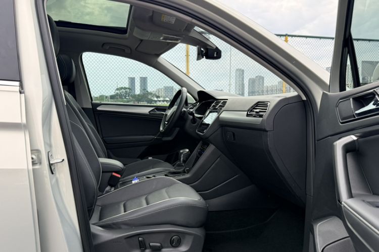 Used Volkswagen Tiguan L New Energy 2021 430 PHEV Plug-in Hybrid Flagship Edition Right Front Seat