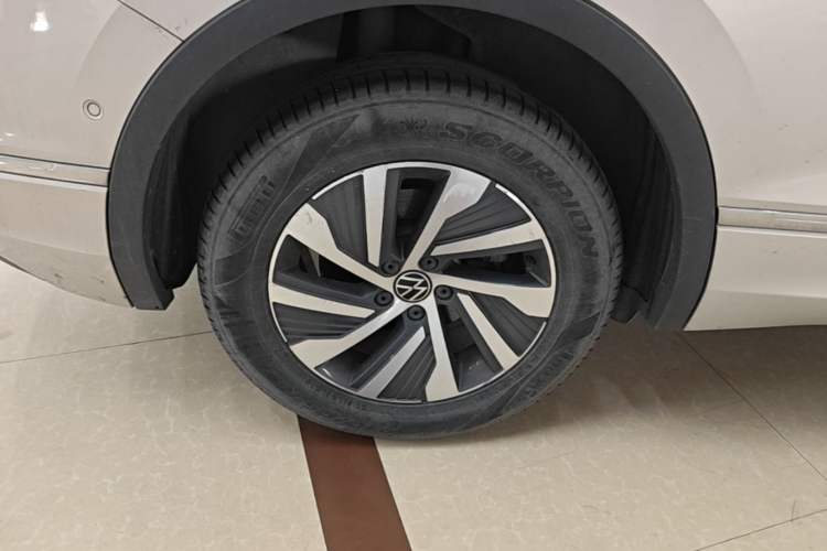 Used Volkswagen Tiguan L New Energy 2021 430 PHEV Plug-in Hybrid Flagship Edition Right Rear Wheel Hub