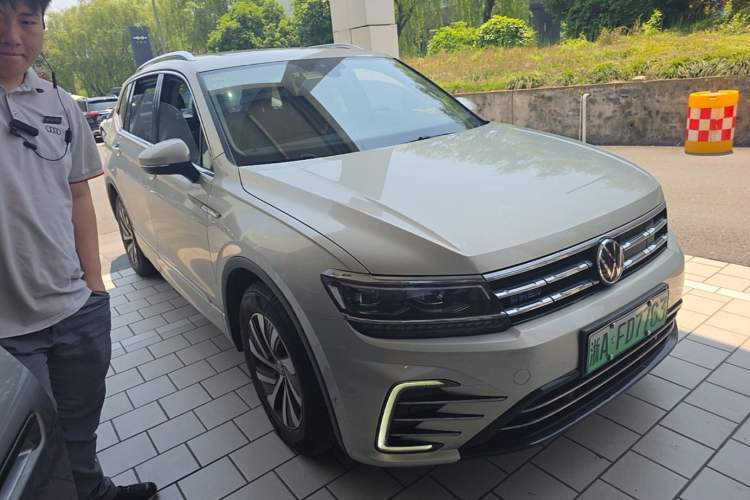 Used Volkswagen Tiguan L New Energy 2021 430 PHEV Plug-in Hybrid Prestige Edition Front Right 45 Deg