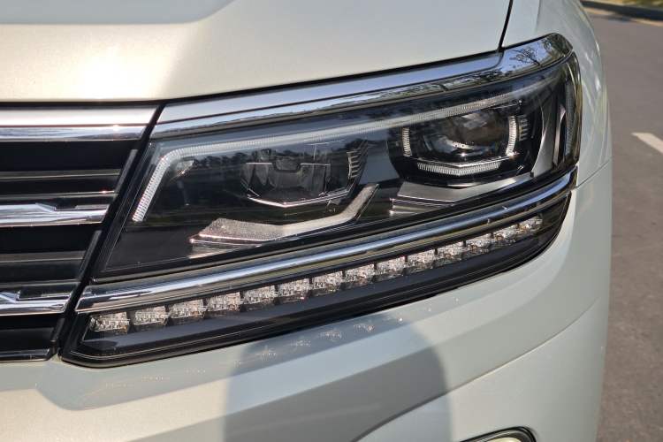 Used Volkswagen Tiguan L New Energy 2021 430 PHEV Plug-in Hybrid Flagship Edition Left Front Headlight