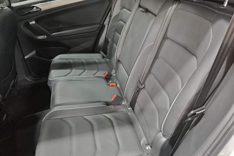 Used Volkswagen Tiguan L New Energy 2021 430 PHEV Plug-in Hybrid Flagship Edition Left Rear Seat