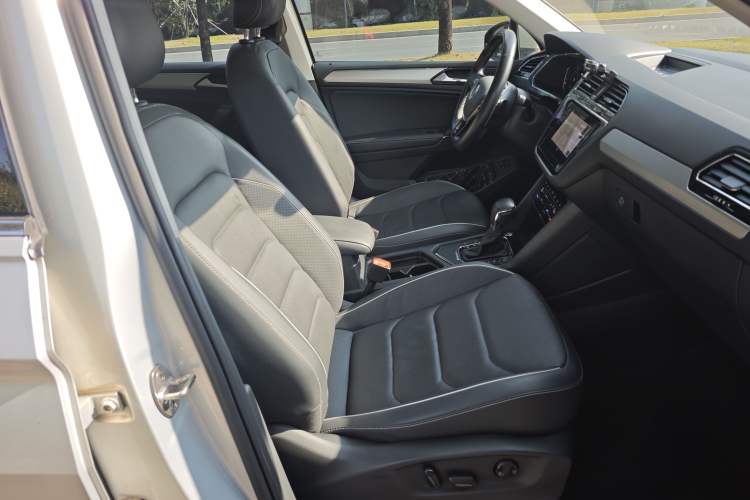 Used Volkswagen Tiguan L New Energy 2021 430 PHEV Plug-in Hybrid Flagship Edition Right Front Seat