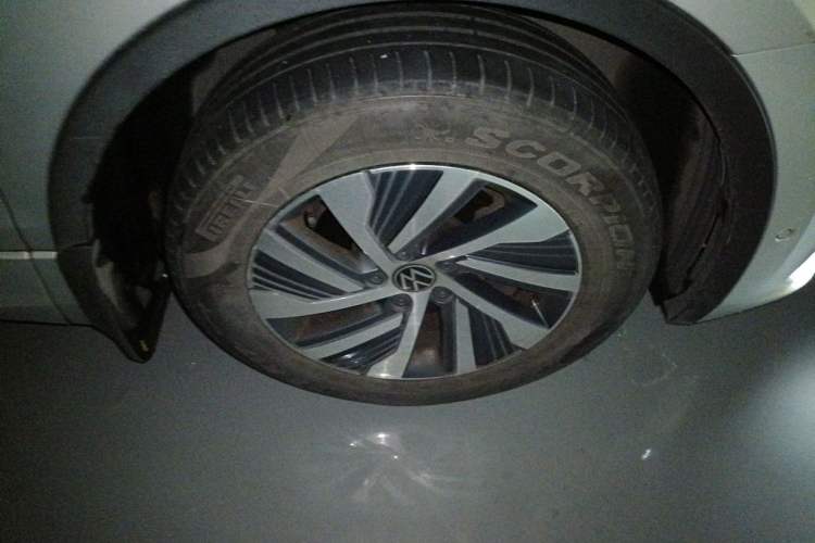 Used Volkswagen Tiguan L New Energy 2021 430 PHEV Plug-in Hybrid Flagship Edition Right Front Wheel Hub